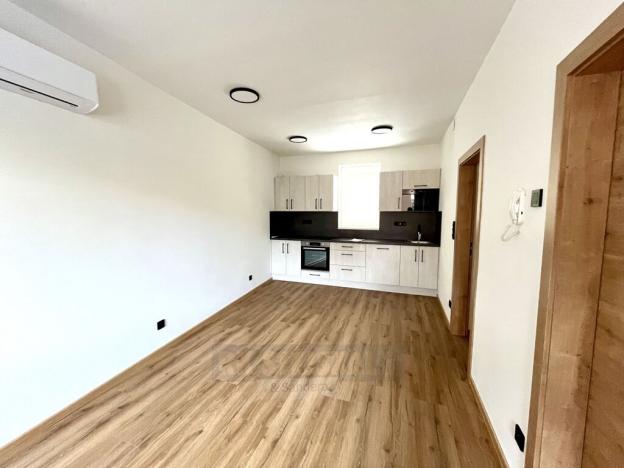 Pronájem bytu 2+kk, Kamenný Újezd, Budějovická, 42 m2