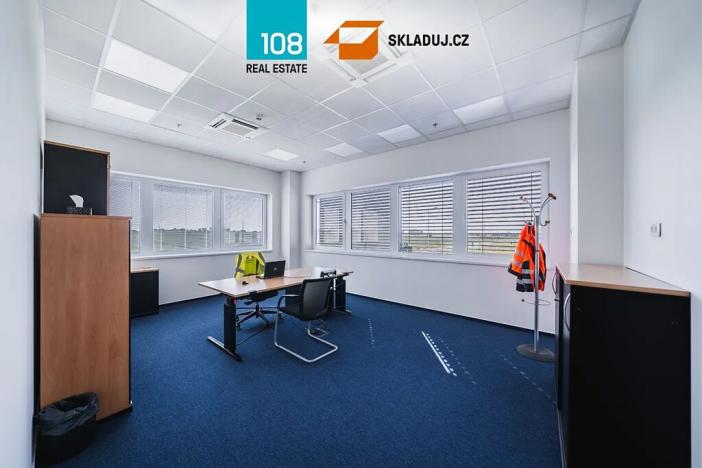 Pronájem skladu, Hrušky, 18000 m2