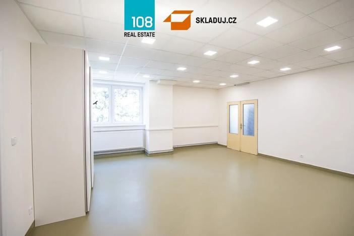 Pronájem skladu, Hořice, Máchova, 3400 m2