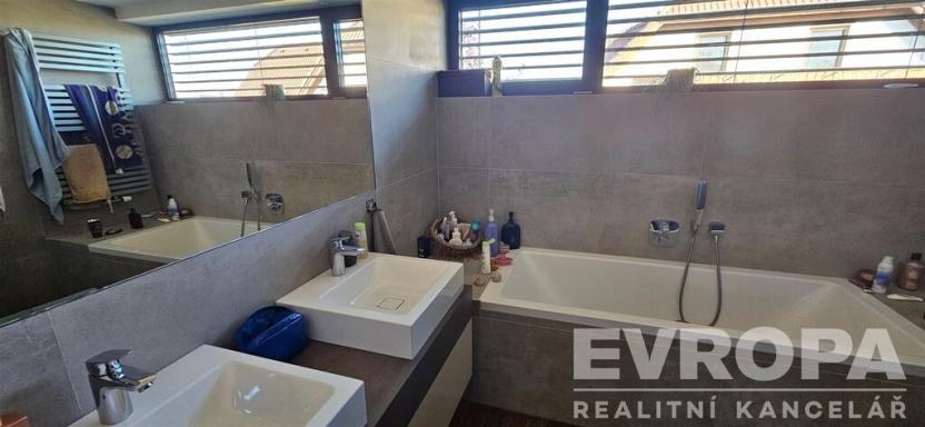 Prodej rodinného domu, Moravany, U Hájku, 197 m2