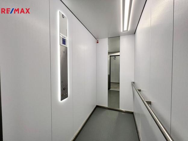 Pronájem bytu 2+kk, Karlovy Vary, Šumavská, 65 m2