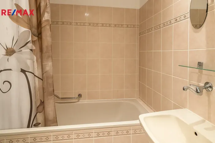 Prodej bytu 3+1, Karlovy Vary, Raisova, 84 m2