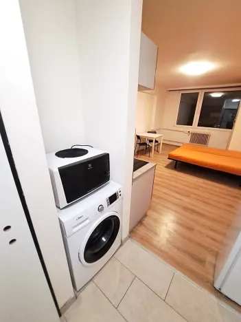 Pronájem bytu 1+kk, Praha - Radotín, Vrážská, 28 m2