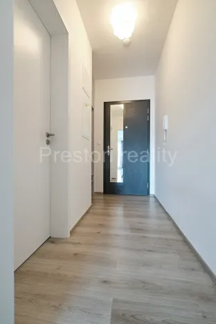 Pronájem bytu 1+kk, Praha - Malešice, Nad úžlabinou, 31 m2