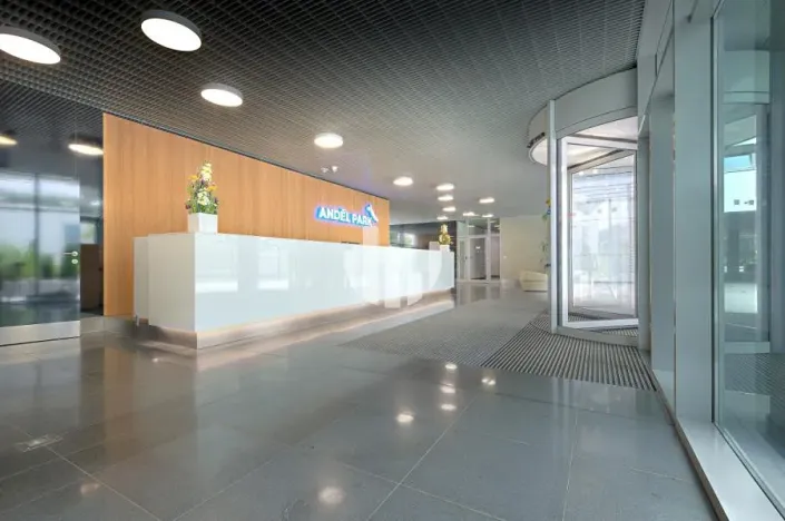 Pronájem kanceláře, Praha - Smíchov, Radlická, 2344 m2