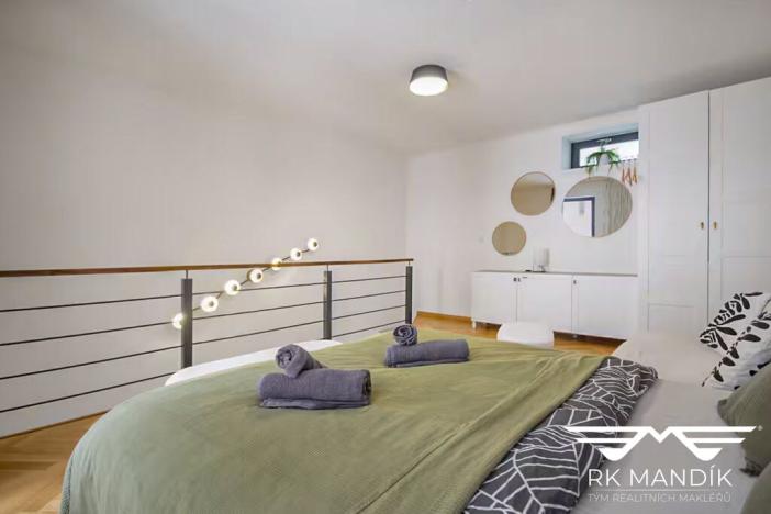 Pronájem bytu 2+kk, Praha - Karlín, Pernerova, 42 m2