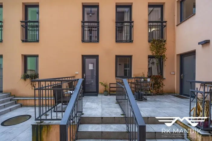 Pronájem bytu 2+kk, Praha - Karlín, Pernerova, 42 m2