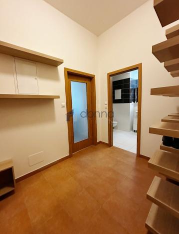 Pronájem bytu 1+kk, Praha, Březenská, 66 m2