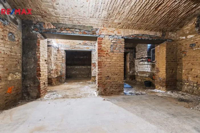 Pronájem obchodního prostoru, Praha - Žižkov, Seifertova, 110 m2