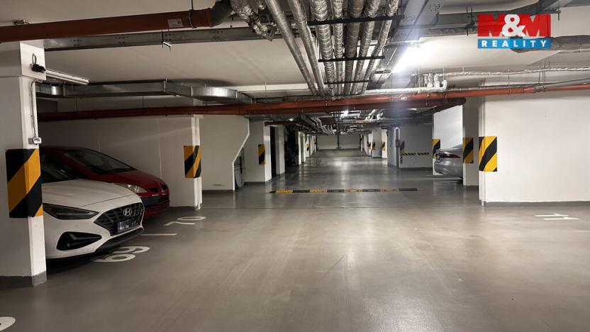 Prodej garážového stání, Praha - Strašnice, Názovská, 18 m2