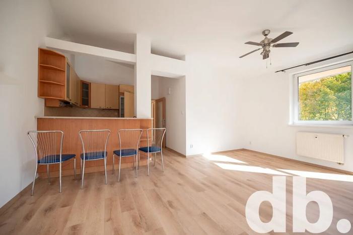 Pronájem bytu 3+kk, Karlovy Vary, Rumunská, 76 m2