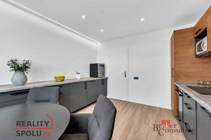 Prodej bytu 3+1, Praha - Černý Most, Kpt. Stránského, 75 m2