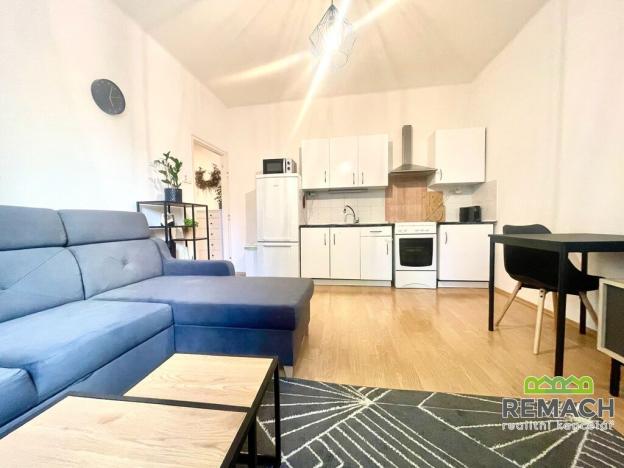 Pronájem bytu 2+kk, Zlín, Lorencova, 55 m2