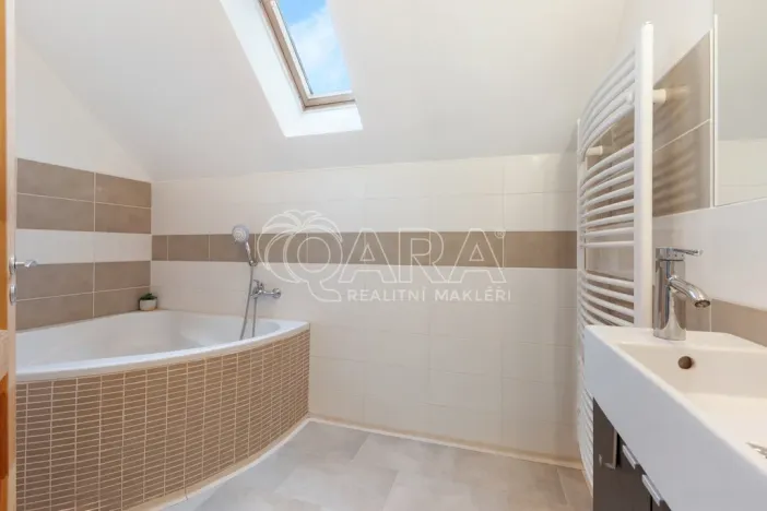 Prodej rodinného domu, Doubravčice, Českobrodská, 162 m2