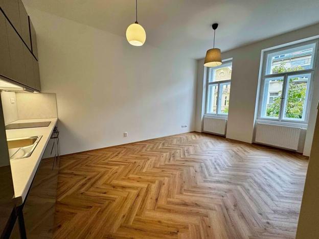 Pronájem bytu 2+kk, Praha - Karlín, Urxova, 50 m2