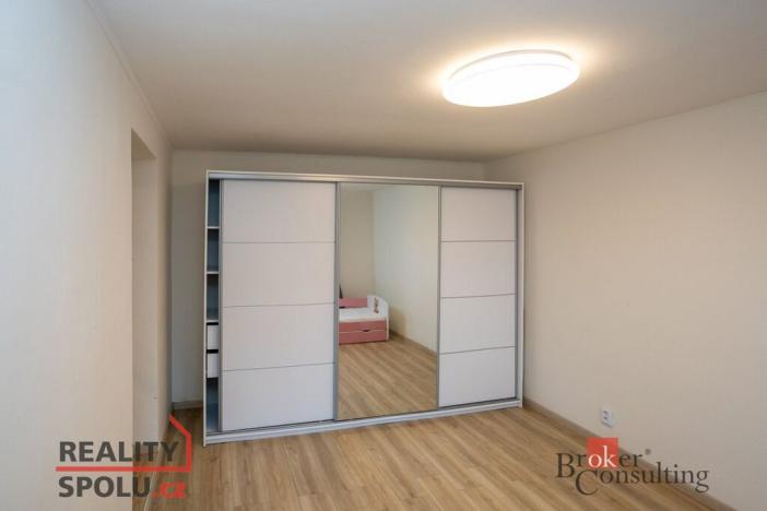 Pronájem rodinného domu, Okřesaneč, 155 m2