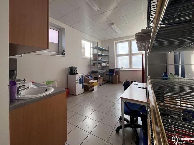 Pronájem obchodního prostoru, Uničov, Šumperská, 450 m2