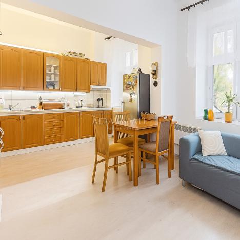 Prodej bytu 2+kk, Karlovy Vary - Stará Role, Závodu míru, 36 m2