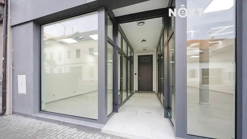 Pronájem obchodního prostoru, Poděbrady, Husova, 23 m2