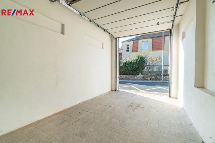 Pronájem garáže, Praha - Hloubětín, V Novém Hloubětíně, 16 m2