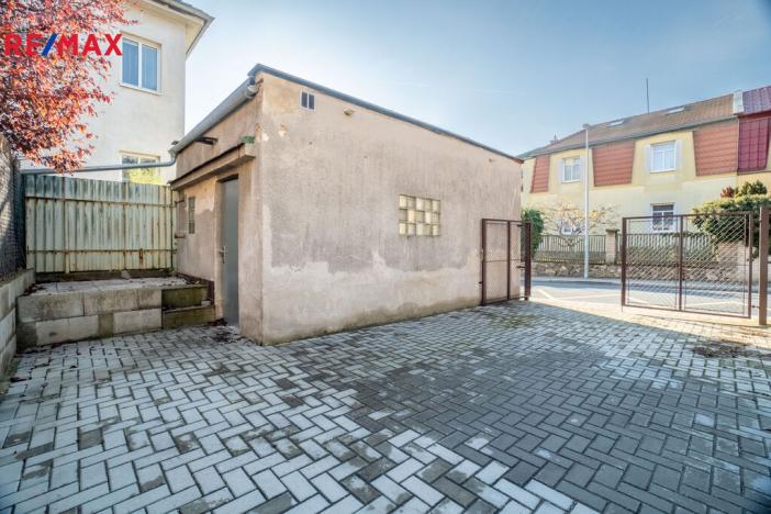 Pronájem garáže, Praha - Hloubětín, V Novém Hloubětíně, 16 m2