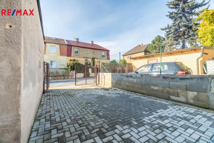 Pronájem garáže, Praha - Hloubětín, V Novém Hloubětíně, 16 m2