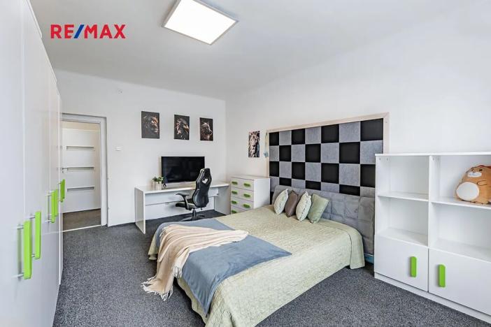 Prodej vícegeneračního domu, České Velenice, Komenského, 247 m2