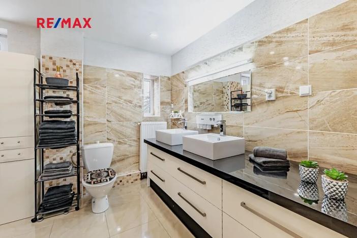 Prodej rodinného domu, České Velenice, Komenského, 247 m2