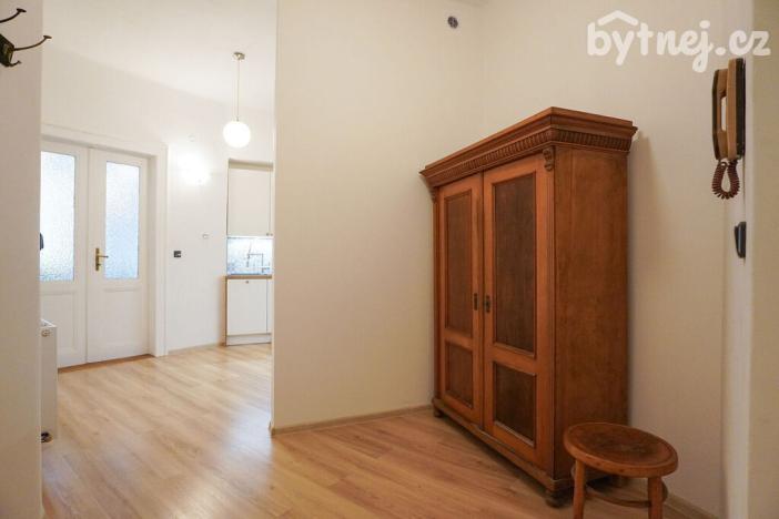 Pronájem bytu 2+1, Praha - Bubeneč, Puškinovo náměstí, 65 m2