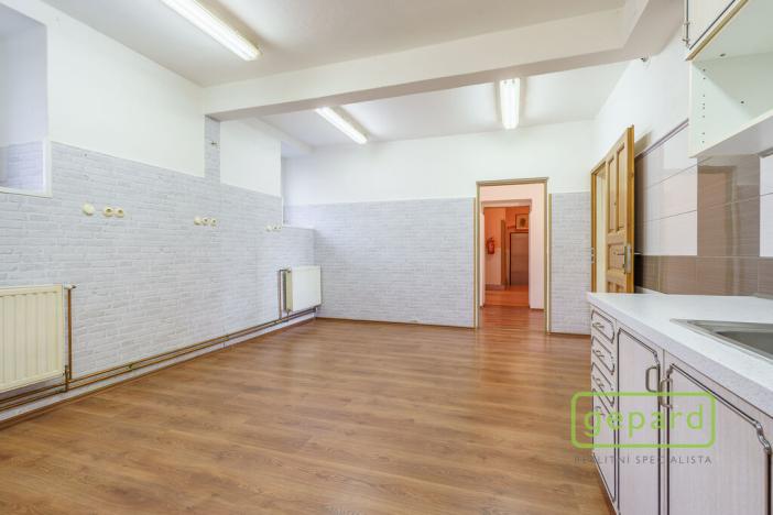 Prodej obchodního prostoru, Karlovy Vary, Rohová, 120 m2