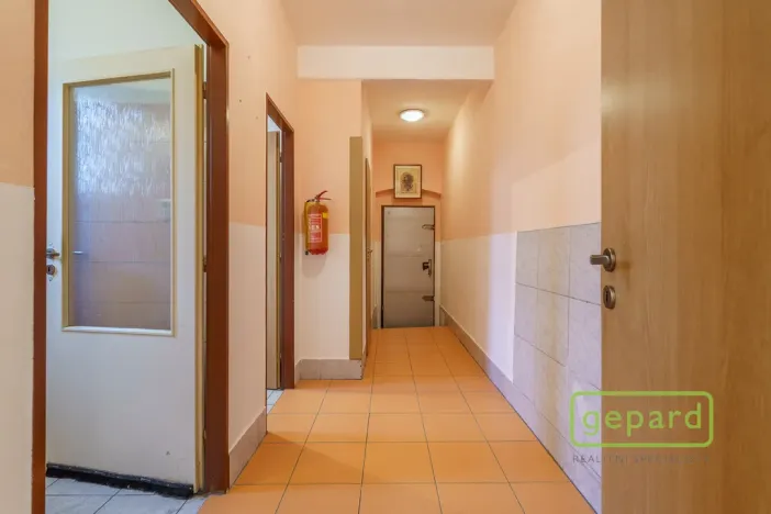 Prodej obchodního prostoru, Karlovy Vary, Rohová, 120 m2