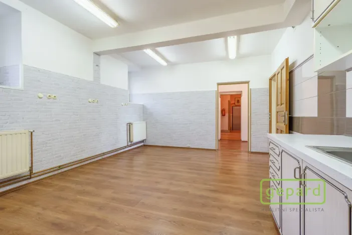 Prodej obchodního prostoru, Karlovy Vary, Rohová, 120 m2