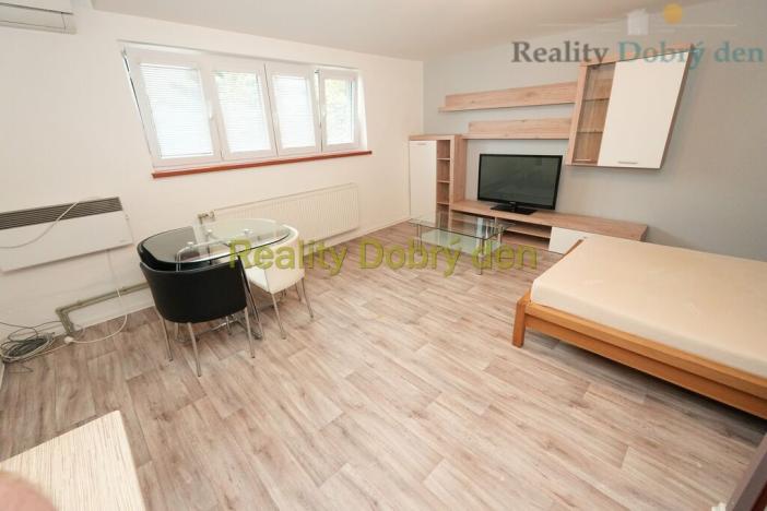 Pronájem bytu 1+kk, Opava, Hobzíkova, 27 m2