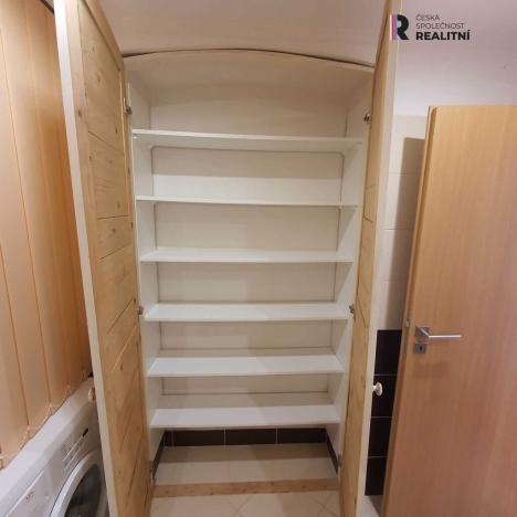 Pronájem bytu 3+1, Karlovy Vary, Raisova, 100 m2