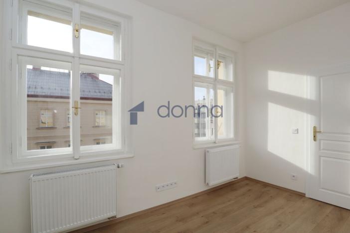 Pronájem bytu 3+kk, Praha, Rumunská, 67 m2