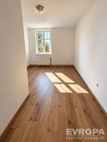 Prodej bytu 2+1, Nový Bor, Palackého náměstí, 67 m2