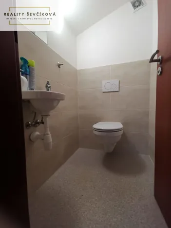 Pronájem obchodního prostoru, Hradec Králové, Vlčkovická, 700 m2