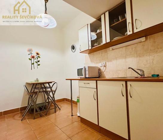 Pronájem kanceláře, Hradec Králové, Bieblova, 35 m2