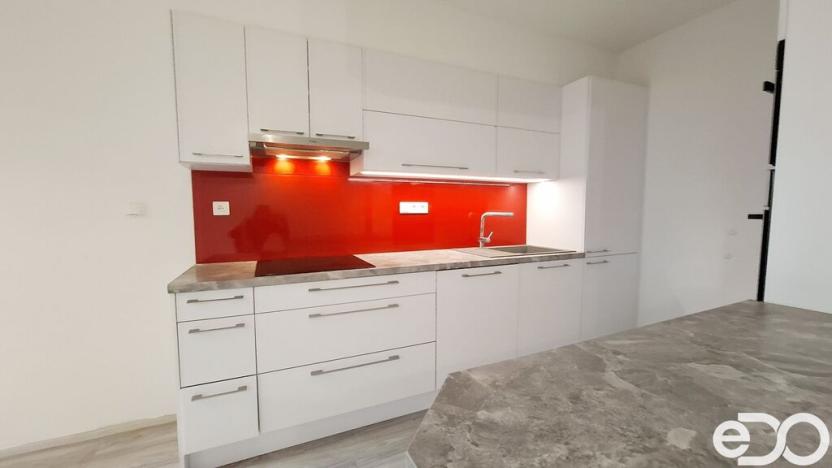 Pronájem bytu 3+kk, Praha, Mlékárenská, 81 m2