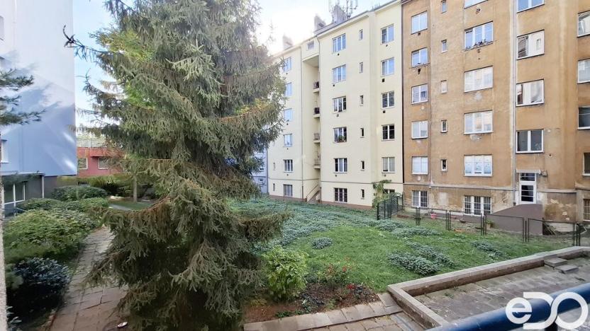 Pronájem bytu 3+kk, Praha, Mlékárenská, 81 m2