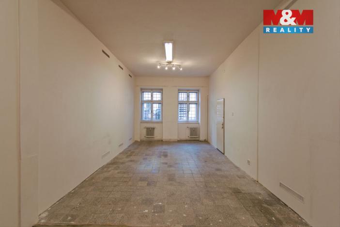 Pronájem obchodního prostoru, Valašské Meziříčí, Náměstí, 32 m2