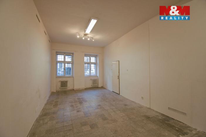 Pronájem obchodního prostoru, Valašské Meziříčí, Náměstí, 32 m2