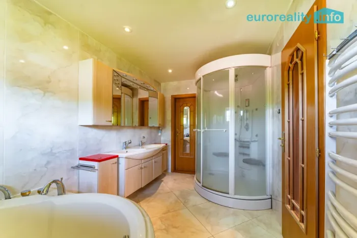 Prodej rodinného domu, Aš, Březová, 210 m2