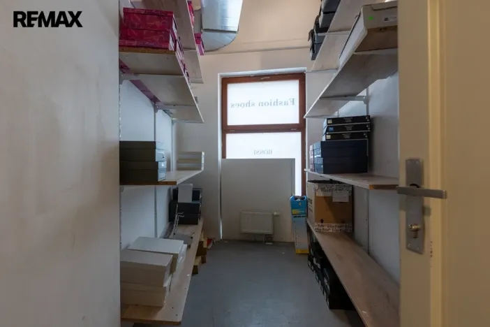 Prodej obchodního prostoru, Karlovy Vary, Zámecký vrch, 30 m2