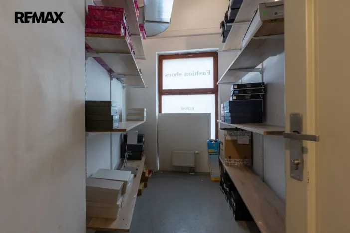Prodej obchodního prostoru, Karlovy Vary, Zámecký vrch, 30 m2