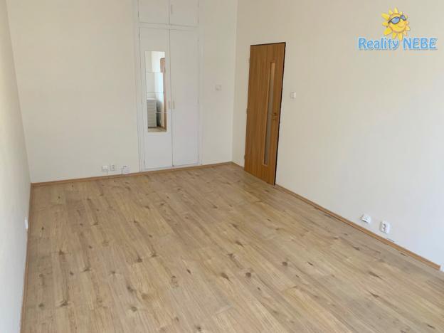 Pronájem bytu 1+kk, Praha - Nusle, Na Veselí, 29 m2