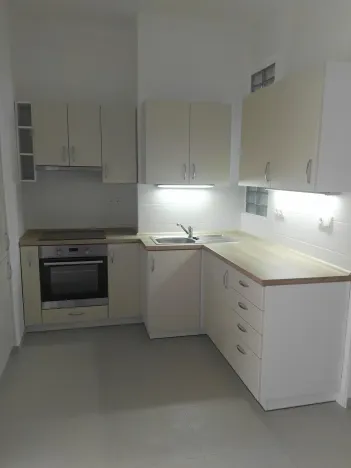 Pronájem bytu 2+kk, Praha - Vršovice, Petrohradská, 57 m2