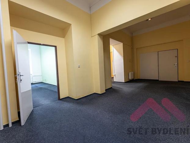 Pronájem kanceláře, Praha - Karlín, Peckova, 212 m2