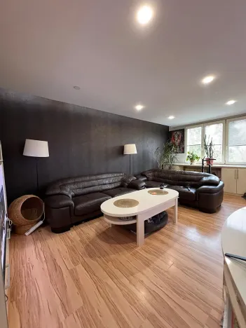 Prodej bytu 2+1, Karlovy Vary, Maďarská, 61 m2