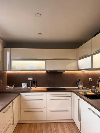 Prodej bytu 2+1, Karlovy Vary, Maďarská, 61 m2